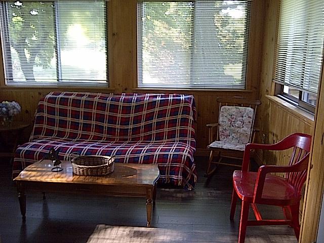 futon makes into a double bed